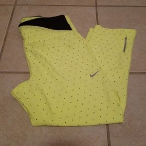 RARE NWOT Nike Dri Fit capri size small